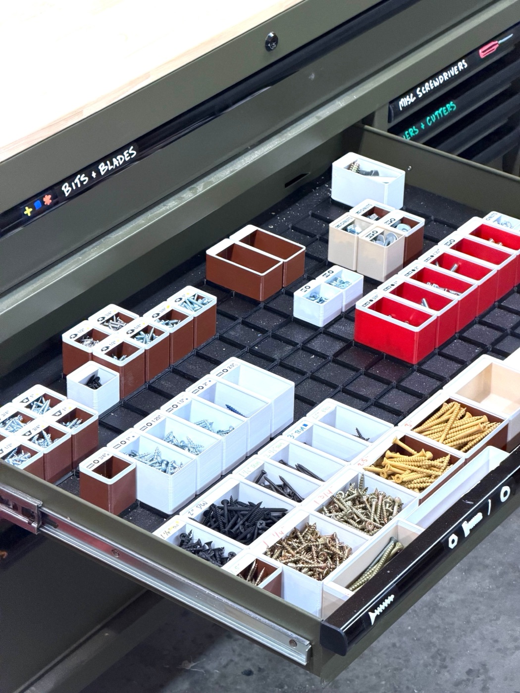 GridFinity hardware drawer with sorted fasteners